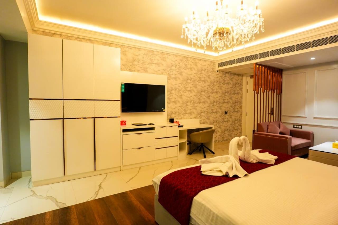 Hotel Adsan Heights Gajraula Buitenkant foto