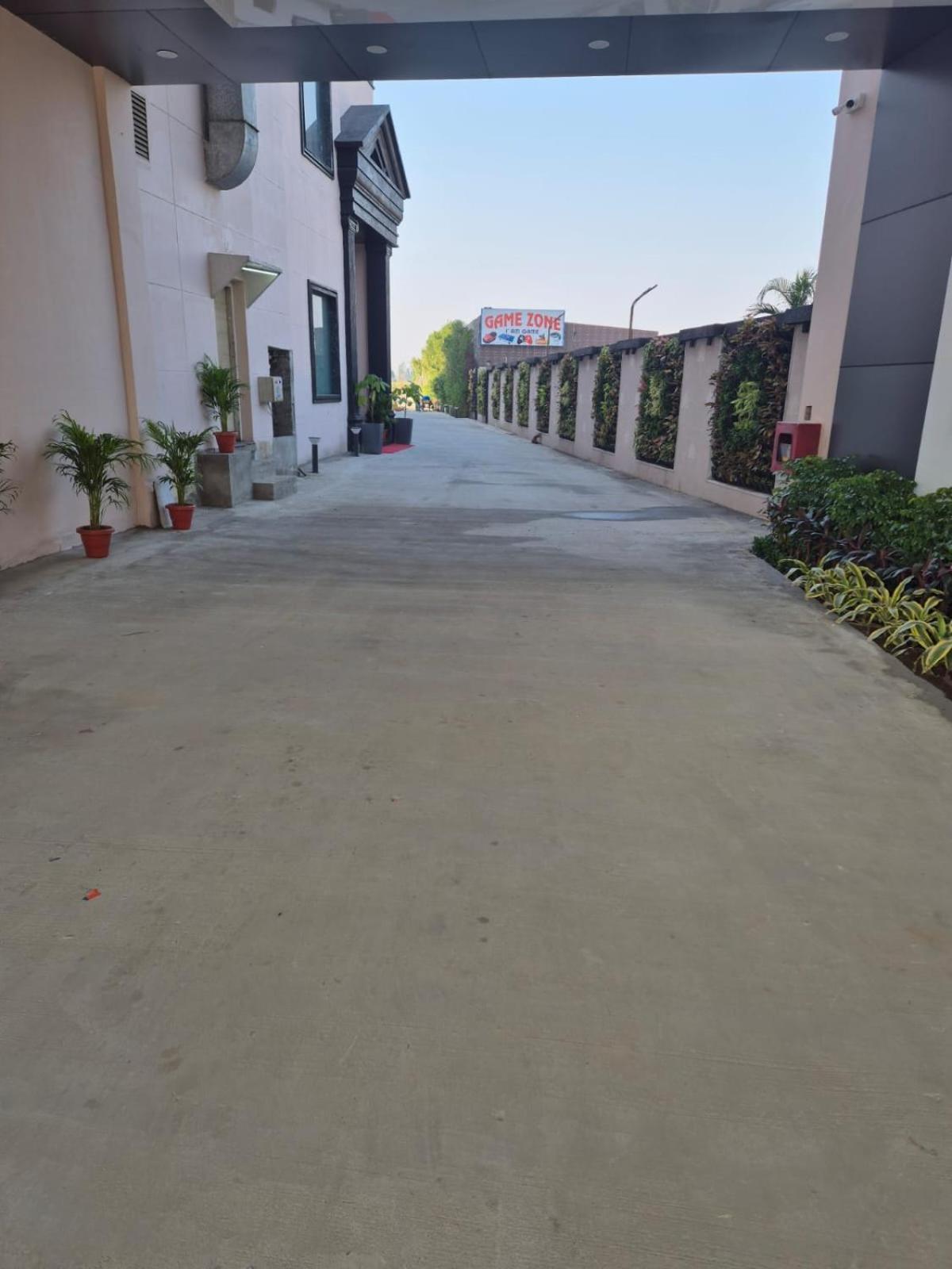 Hotel Adsan Heights Gajraula Buitenkant foto