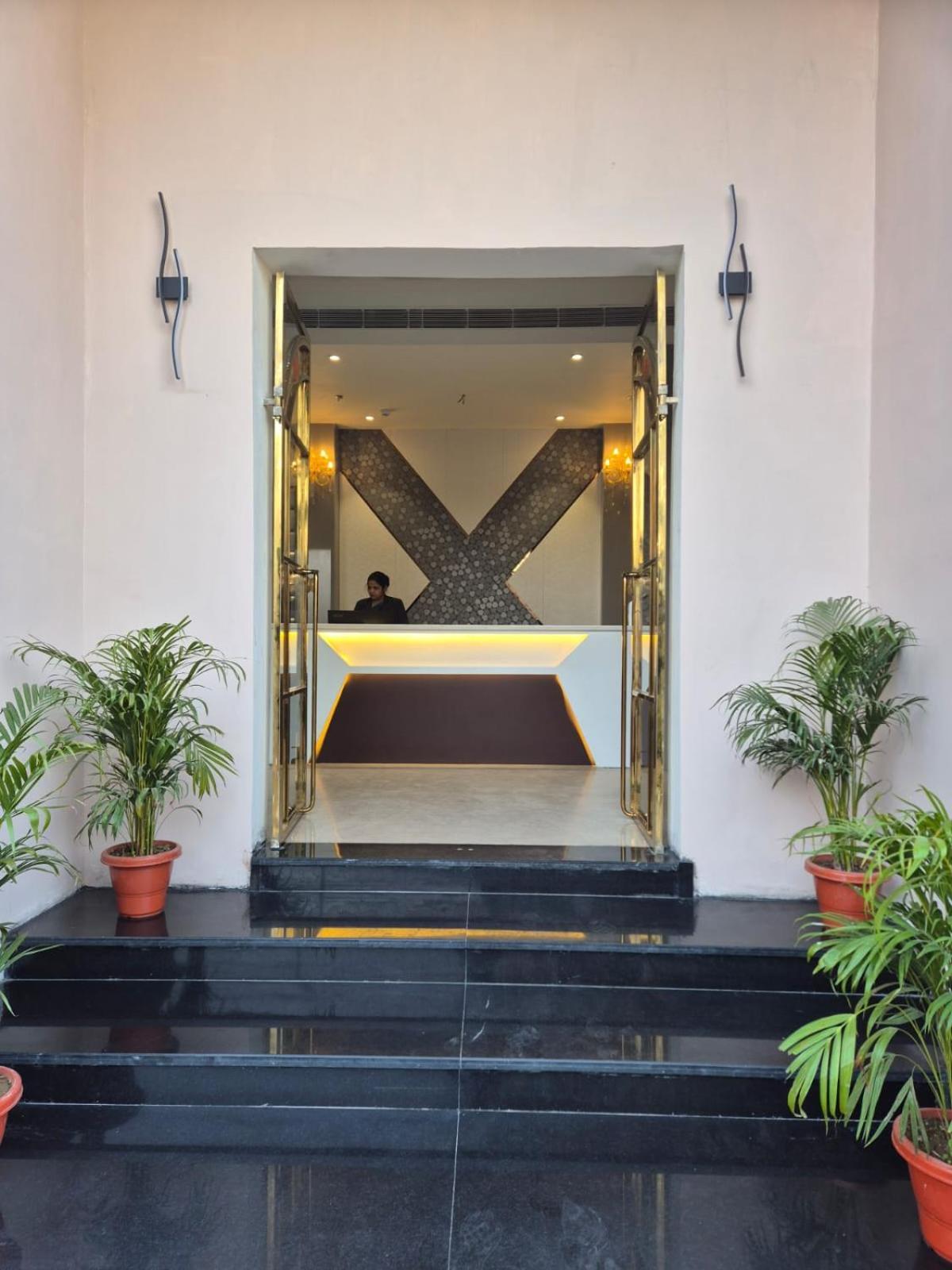 Hotel Adsan Heights Gajraula Buitenkant foto