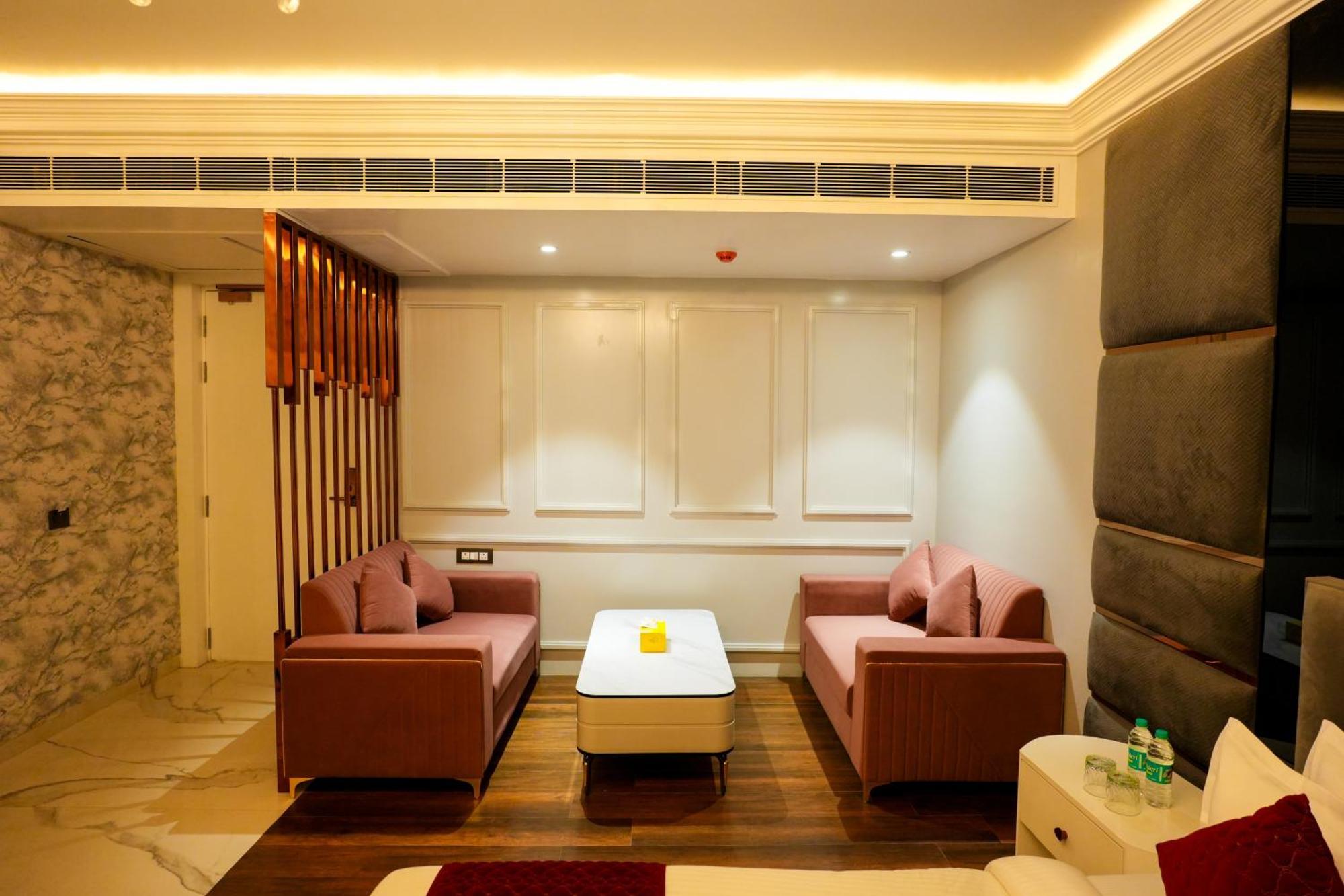 Hotel Adsan Heights Gajraula Buitenkant foto
